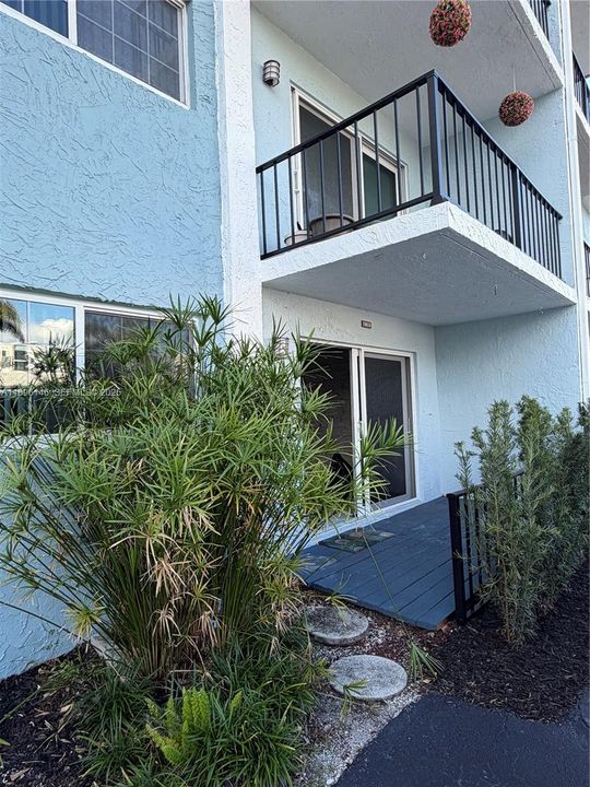 Active With Contract: $175,000 (1 beds, 2 baths, 1000 Square Feet)