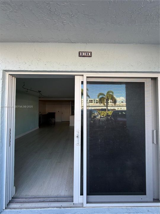 Active With Contract: $175,000 (1 beds, 2 baths, 1000 Square Feet)