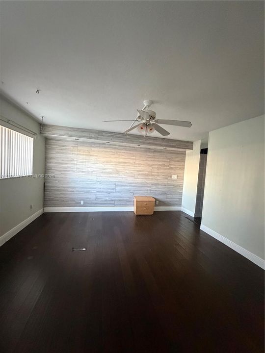 Active With Contract: $175,000 (1 beds, 2 baths, 1000 Square Feet)