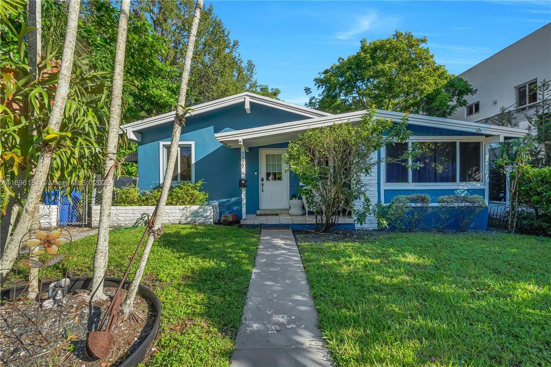 For Sale: $1,195,000 (3 beds, 1 baths, 1120 Square Feet)