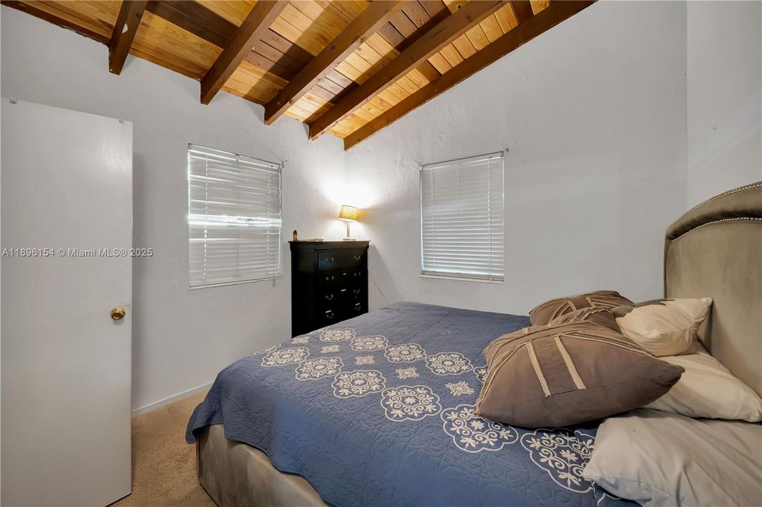For Sale: $1,195,000 (3 beds, 1 baths, 1120 Square Feet)