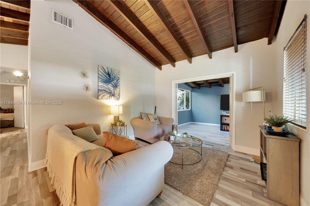 For Sale: $1,195,000 (3 beds, 1 baths, 1120 Square Feet)