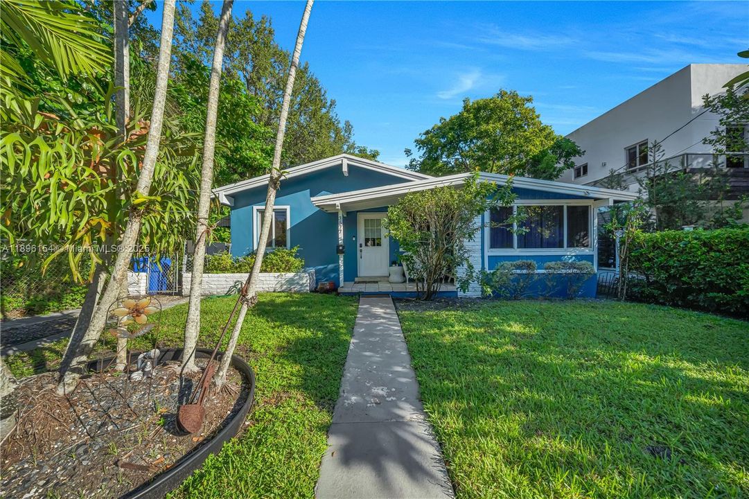 For Sale: $1,195,000 (3 beds, 1 baths, 1120 Square Feet)