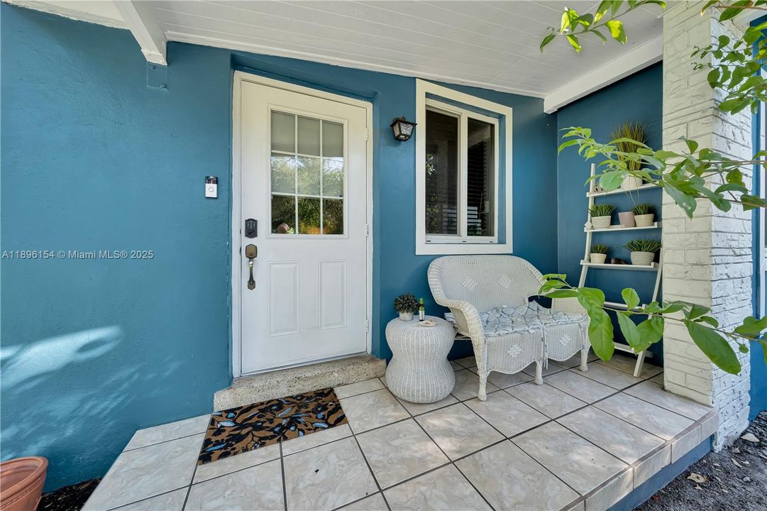 For Sale: $1,195,000 (3 beds, 1 baths, 1120 Square Feet)