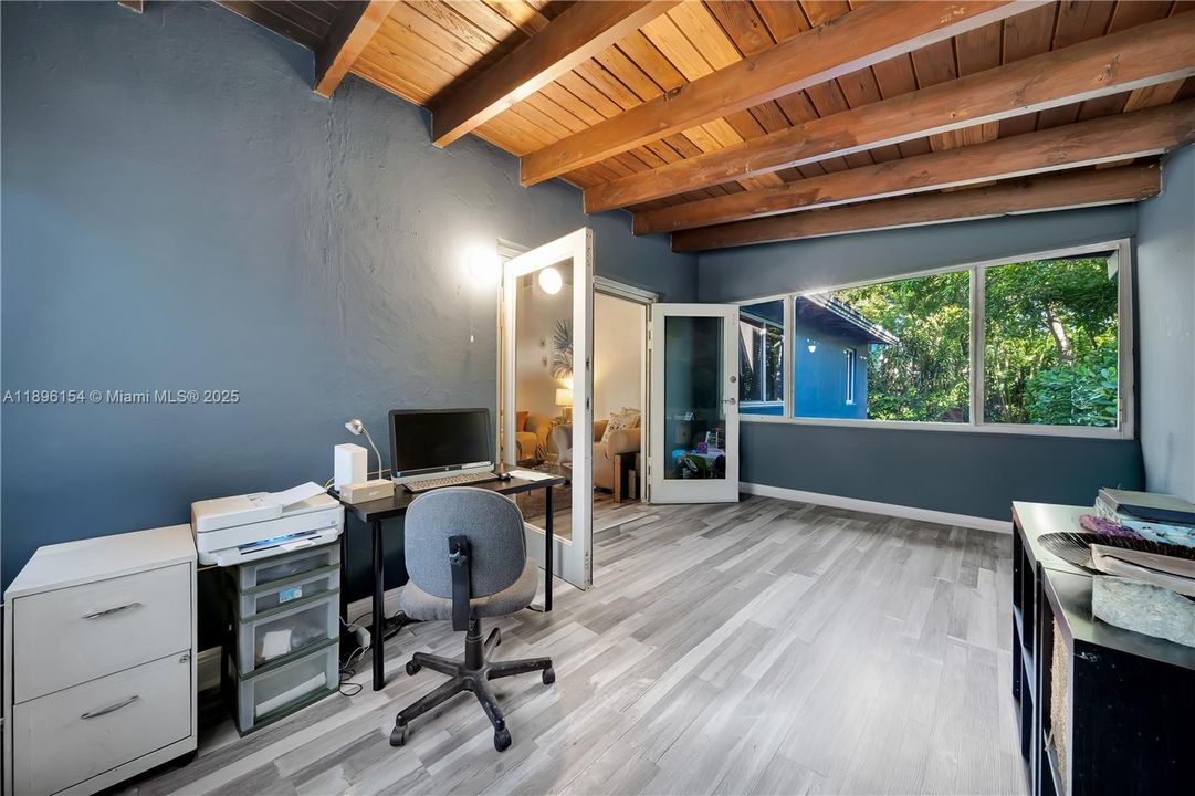 For Sale: $1,195,000 (3 beds, 1 baths, 1120 Square Feet)