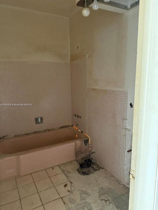 待售: $130,000 (1 贝兹, 1 浴室, 0 平方英尺)