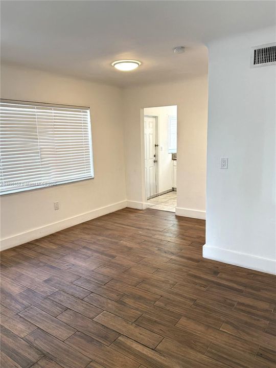 最近租的: $2,000 (2 贝兹, 1 浴室, 700 平方英尺)