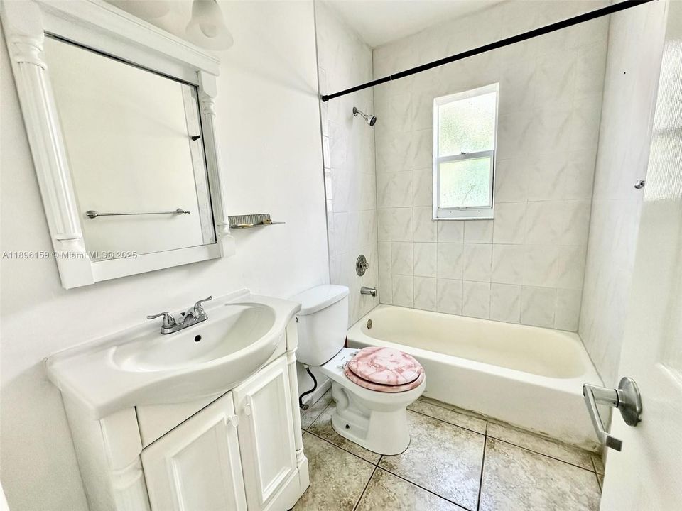 最近租的: $2,000 (2 贝兹, 1 浴室, 700 平方英尺)