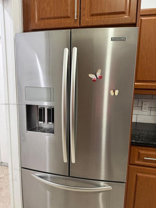 Active With Contract: $2,900 (3 beds, 2 baths, 1579 Square Feet)