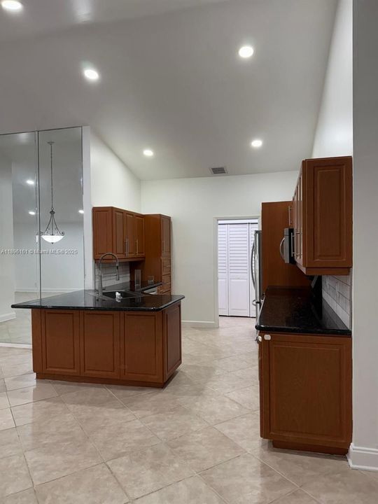 Active With Contract: $2,900 (3 beds, 2 baths, 1579 Square Feet)