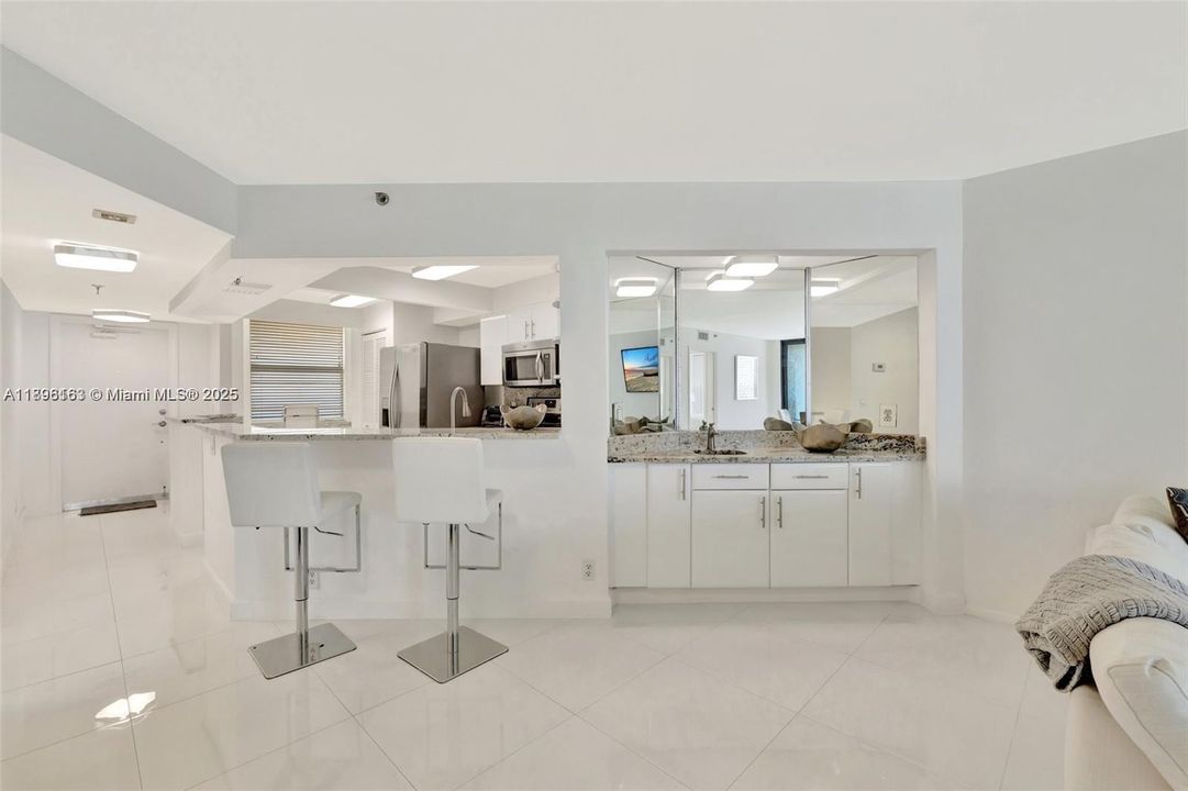 出租: $5,500 (2 贝兹, 2 浴室, 1346 平方英尺)