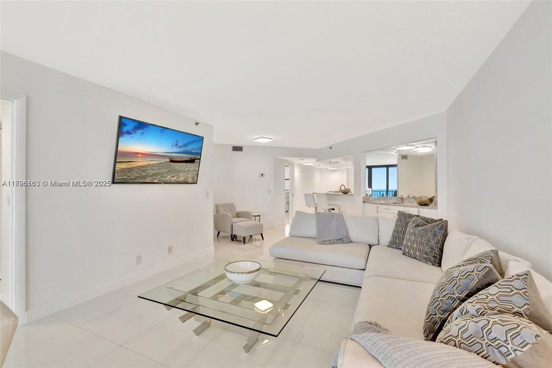 出租: $5,500 (2 贝兹, 2 浴室, 1346 平方英尺)