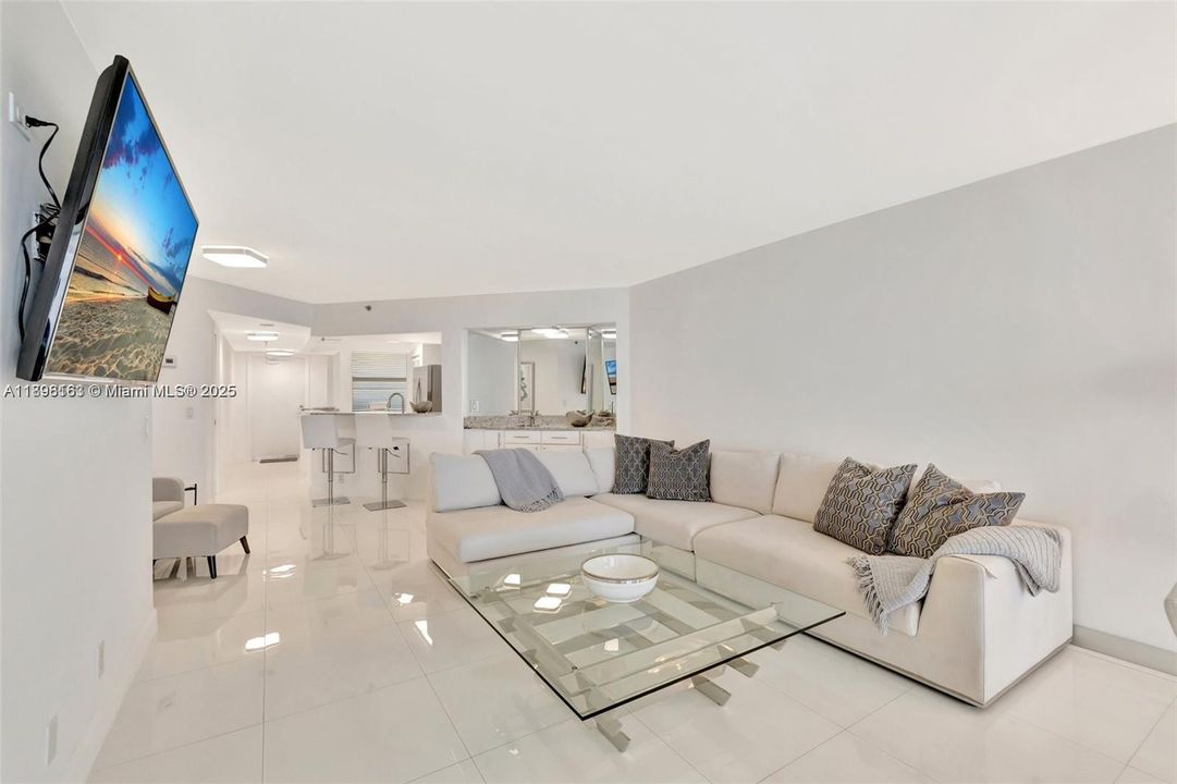 出租: $5,500 (2 贝兹, 2 浴室, 1346 平方英尺)