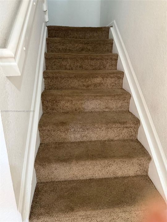 合同活跃: $220,000 (2 贝兹, 2 浴室, 1224 平方英尺)