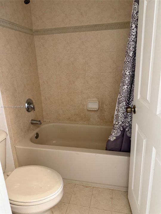 合同活跃: $220,000 (2 贝兹, 2 浴室, 1224 平方英尺)