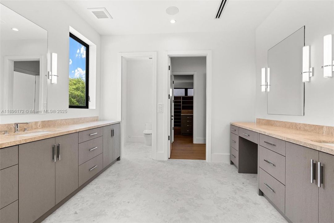 For Sale: $6,500,000 (6 beds, 6 baths, 7263 Square Feet)