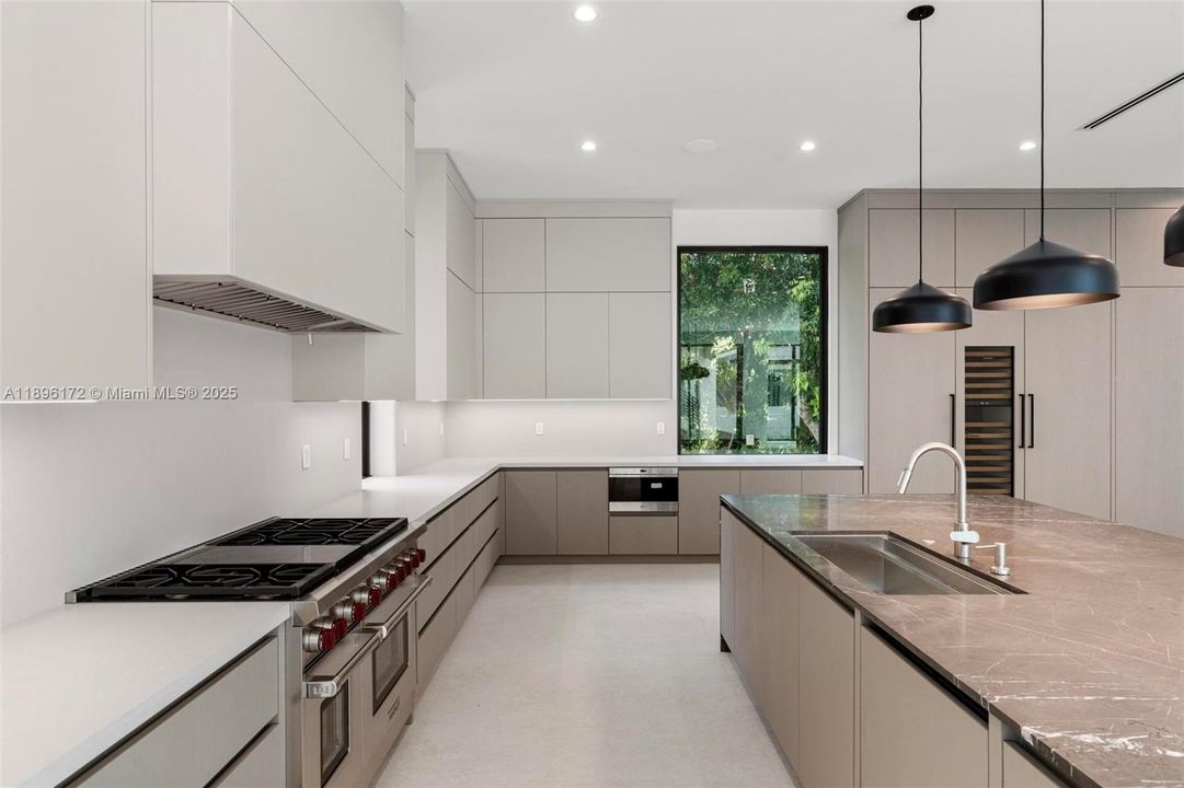 For Sale: $6,500,000 (6 beds, 6 baths, 7263 Square Feet)