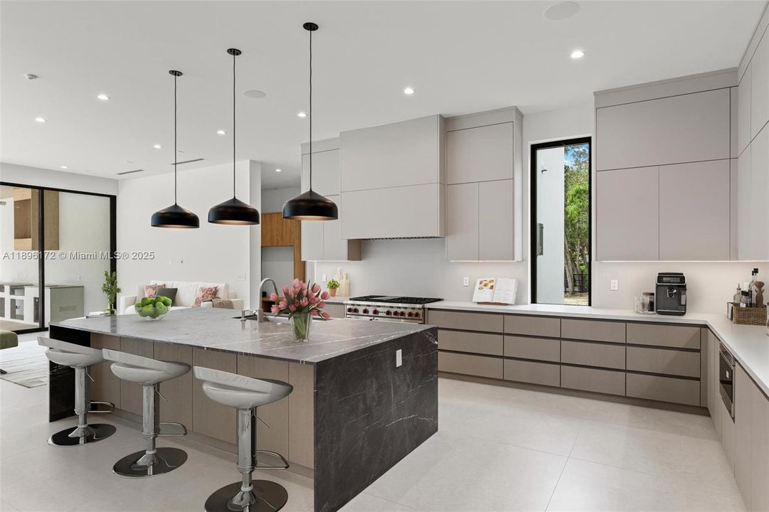 For Sale: $6,500,000 (6 beds, 6 baths, 7263 Square Feet)