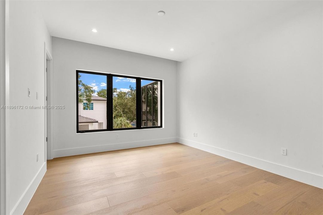 For Sale: $6,500,000 (6 beds, 6 baths, 7263 Square Feet)