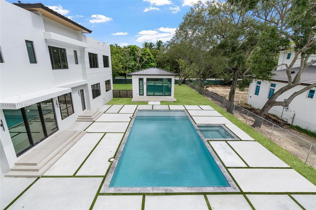 For Sale: $6,500,000 (6 beds, 6 baths, 7263 Square Feet)