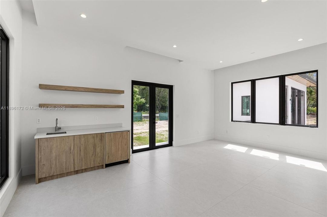 For Sale: $6,500,000 (6 beds, 6 baths, 7263 Square Feet)