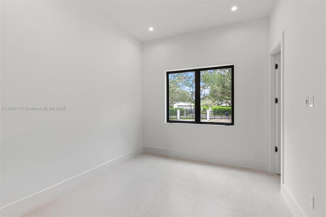 For Sale: $6,500,000 (6 beds, 6 baths, 7263 Square Feet)