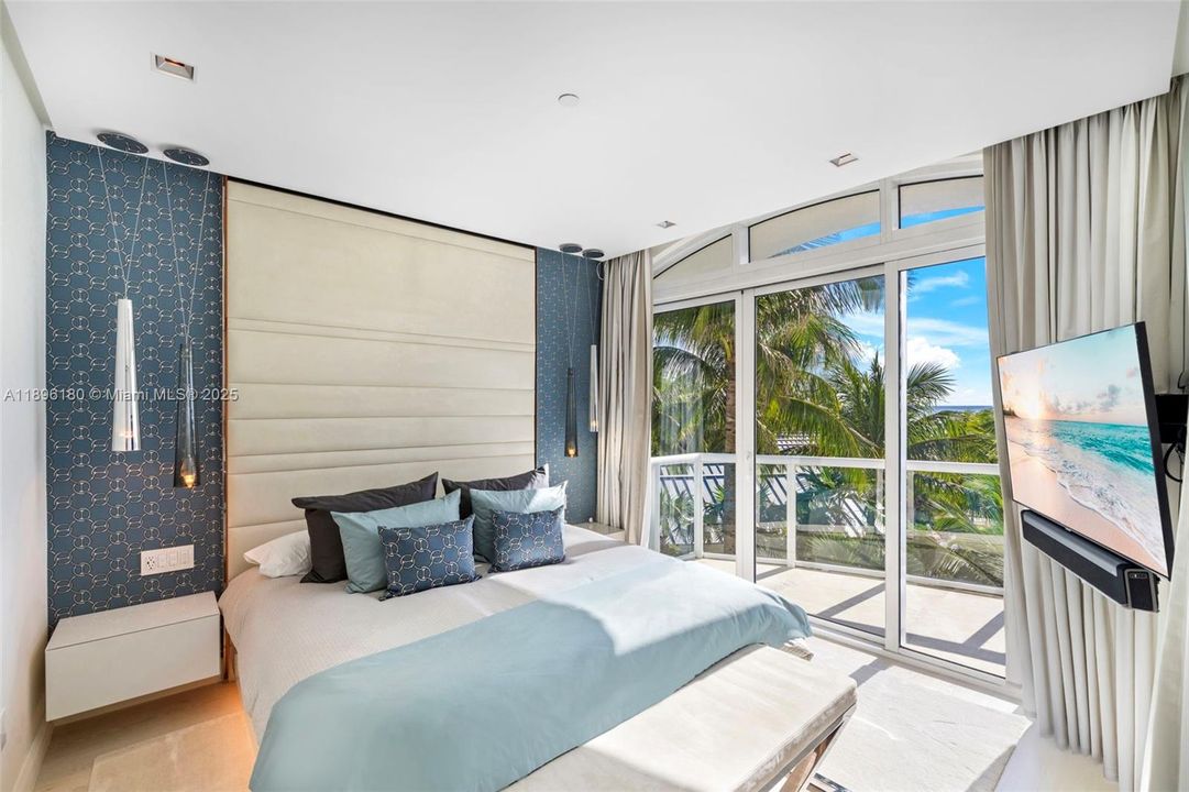 На продажу: $10,000,000 (4 спален, 3 ванн, 2779 Квадратных фут)