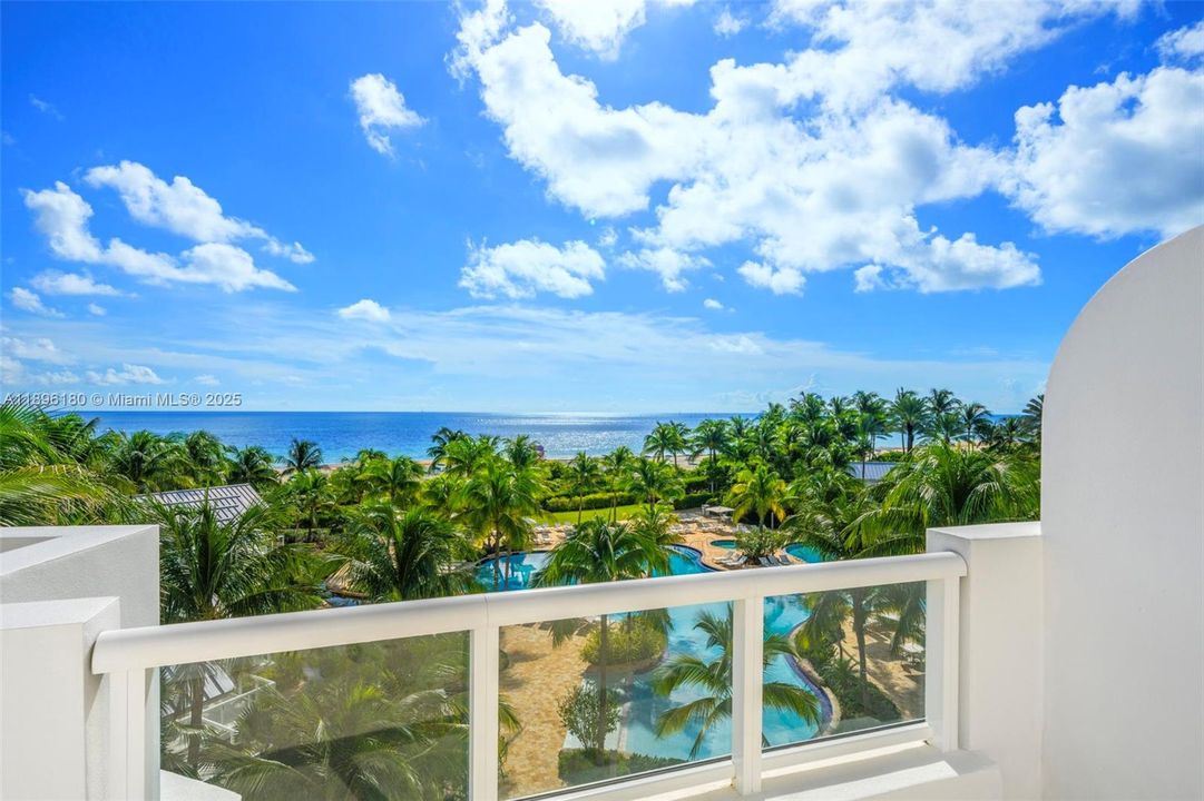 На продажу: $10,000,000 (4 спален, 3 ванн, 2779 Квадратных фут)