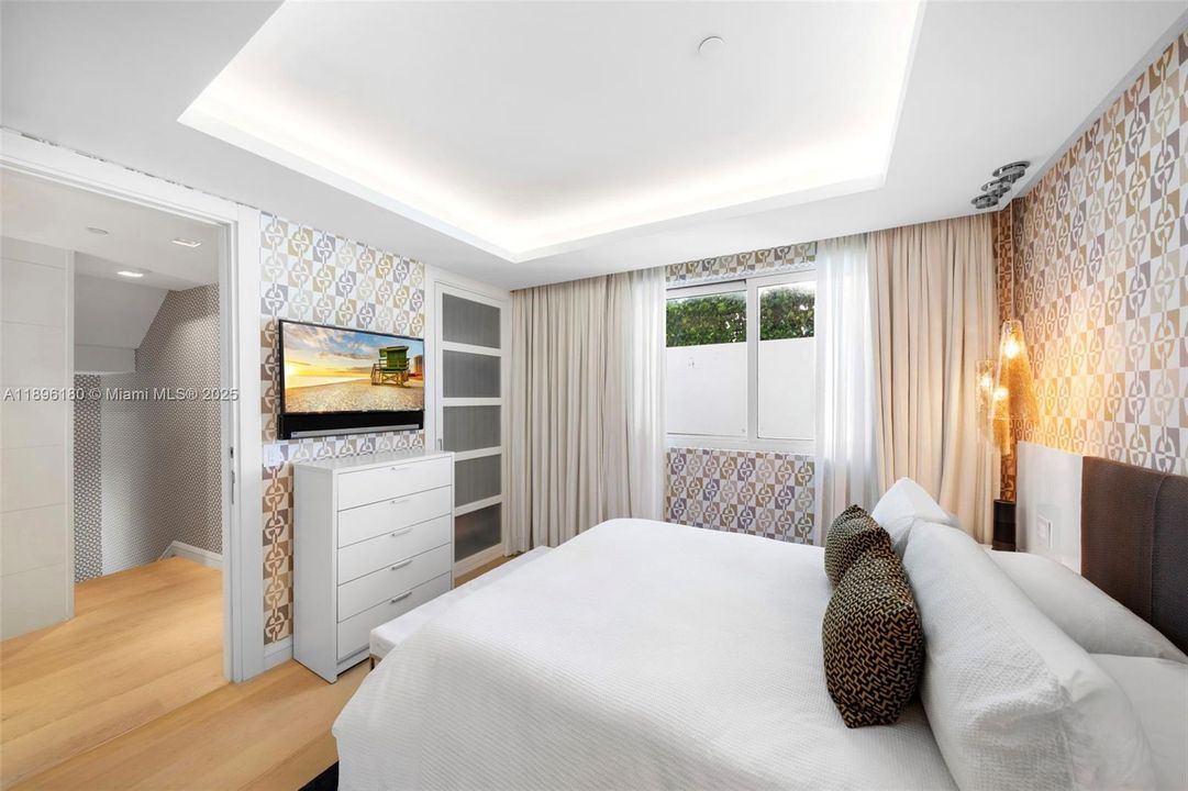 На продажу: $10,000,000 (4 спален, 3 ванн, 2779 Квадратных фут)