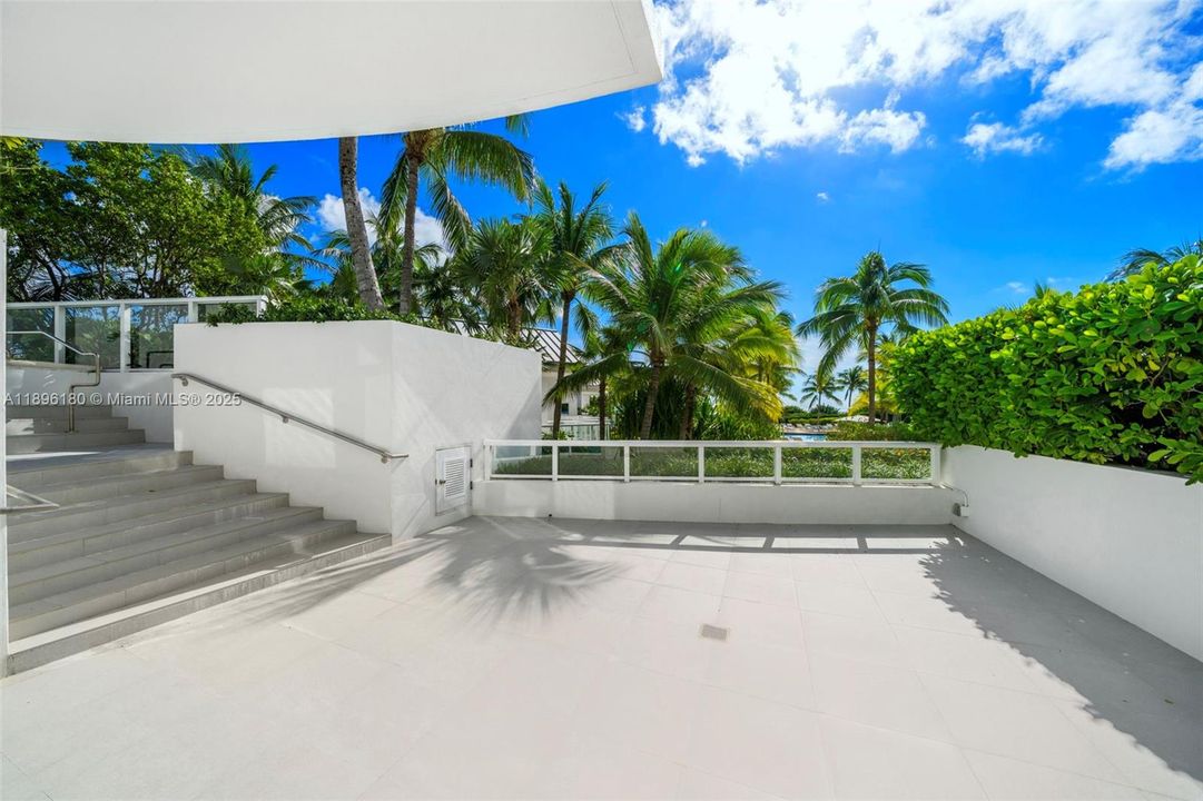 На продажу: $10,000,000 (4 спален, 3 ванн, 2779 Квадратных фут)