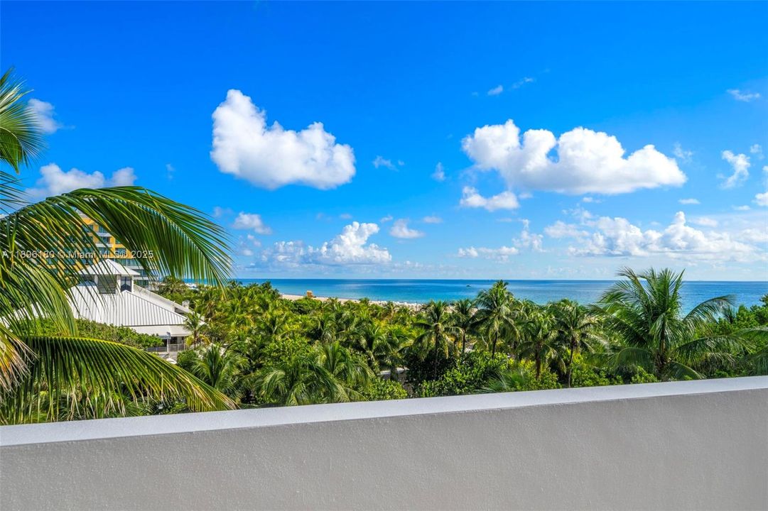 На продажу: $10,000,000 (4 спален, 3 ванн, 2779 Квадратных фут)