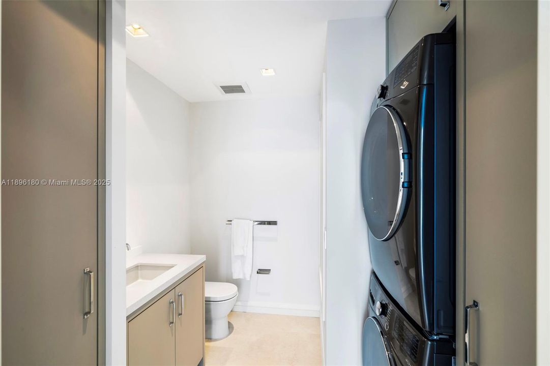 На продажу: $10,000,000 (4 спален, 3 ванн, 2779 Квадратных фут)