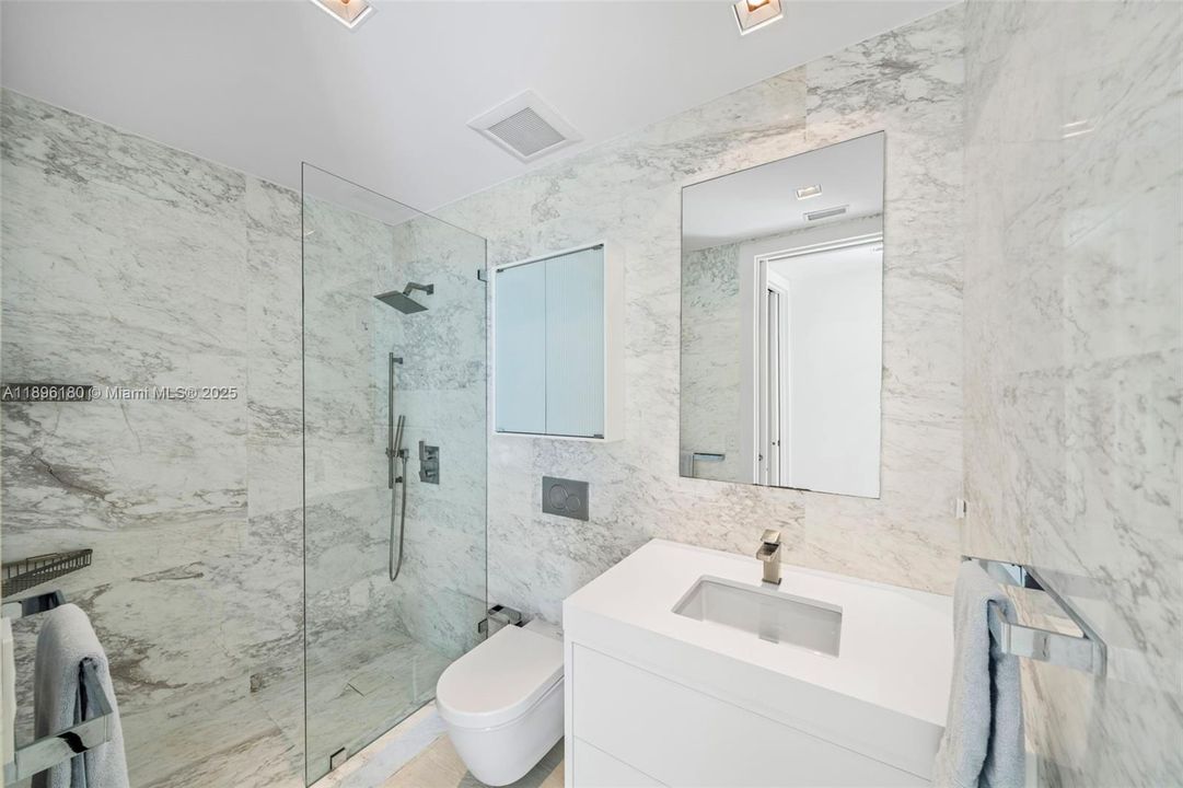 На продажу: $10,000,000 (4 спален, 3 ванн, 2779 Квадратных фут)