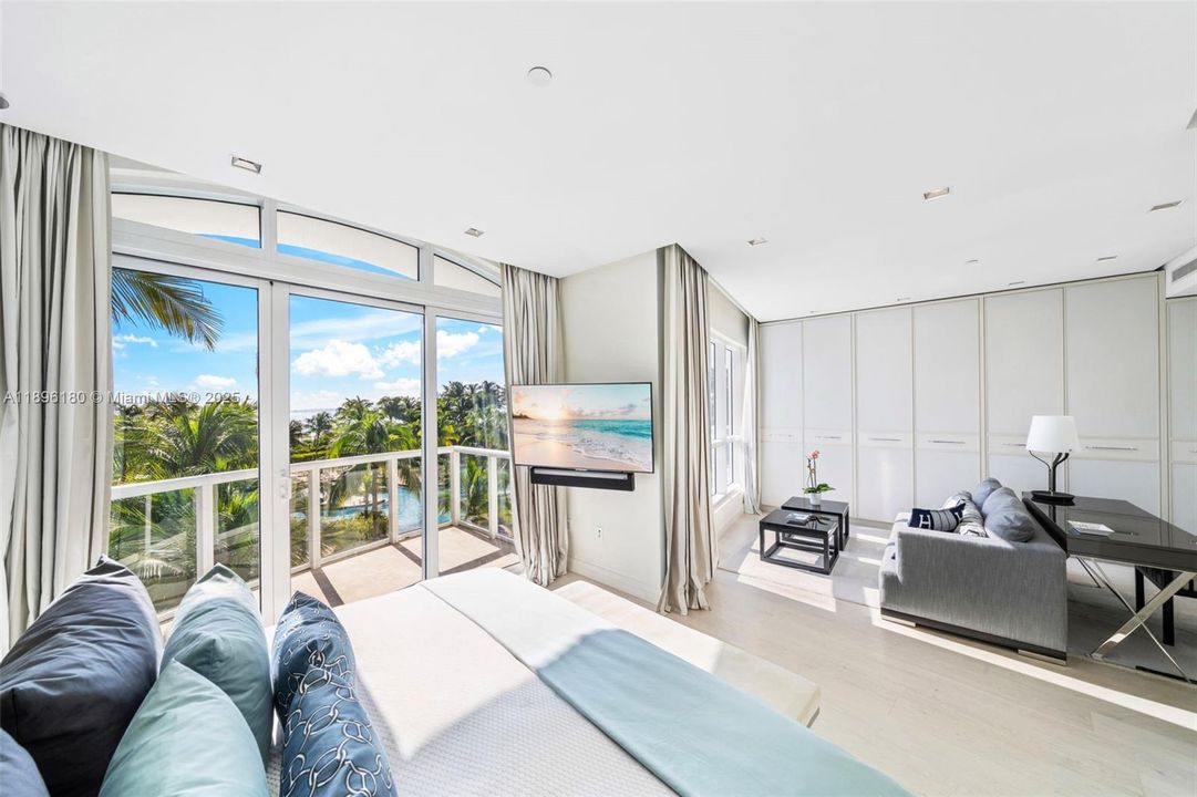 На продажу: $10,000,000 (4 спален, 3 ванн, 2779 Квадратных фут)