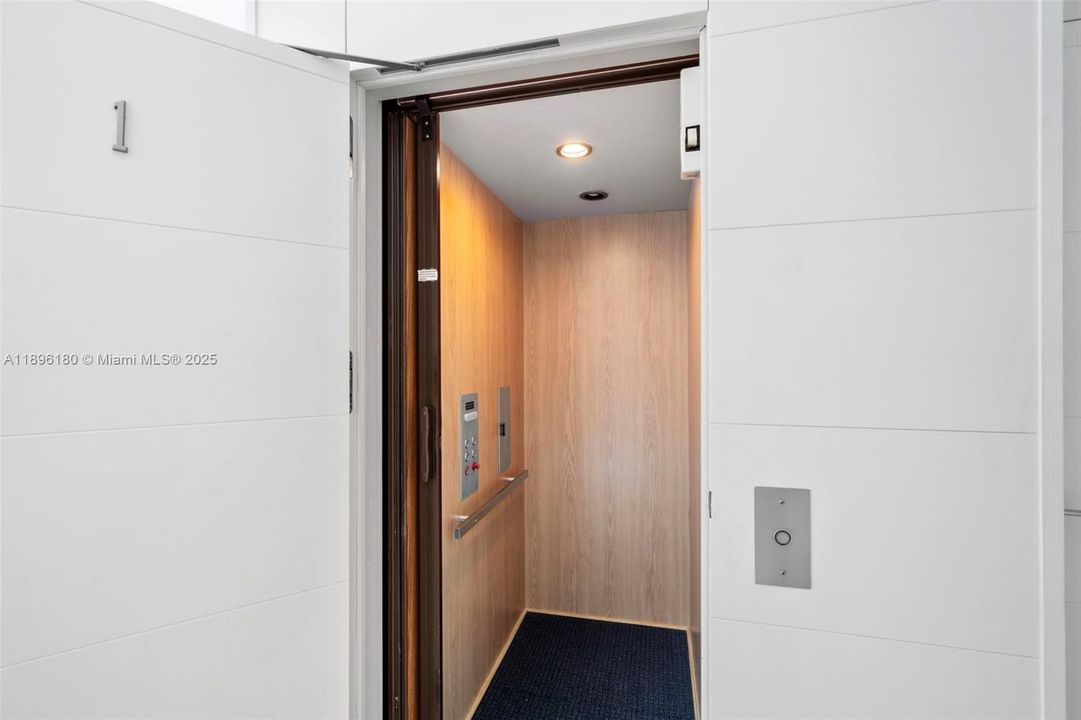 На продажу: $10,000,000 (4 спален, 3 ванн, 2779 Квадратных фут)