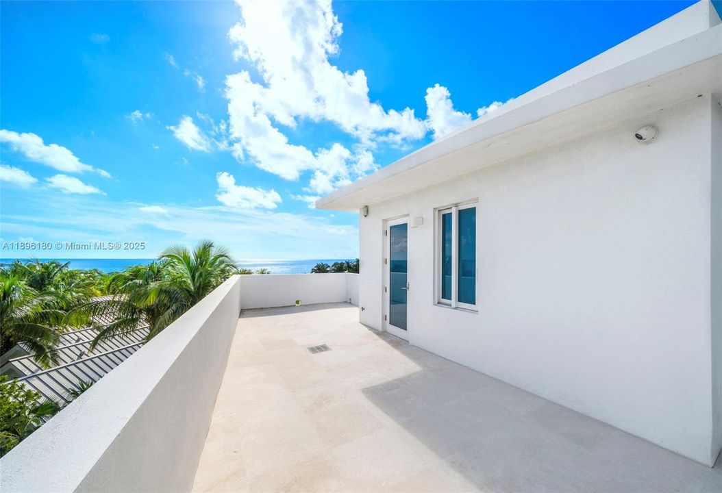 На продажу: $10,000,000 (4 спален, 3 ванн, 2779 Квадратных фут)