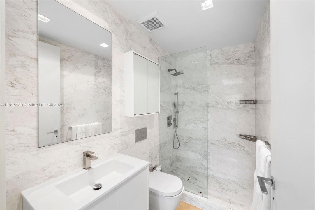 На продажу: $10,000,000 (4 спален, 3 ванн, 2779 Квадратных фут)