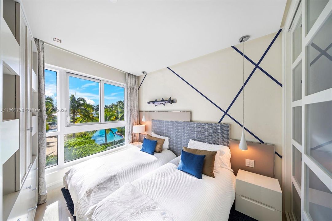 На продажу: $10,000,000 (4 спален, 3 ванн, 2779 Квадратных фут)