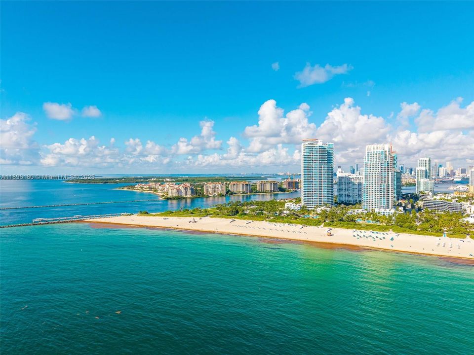 На продажу: $10,000,000 (4 спален, 3 ванн, 2779 Квадратных фут)