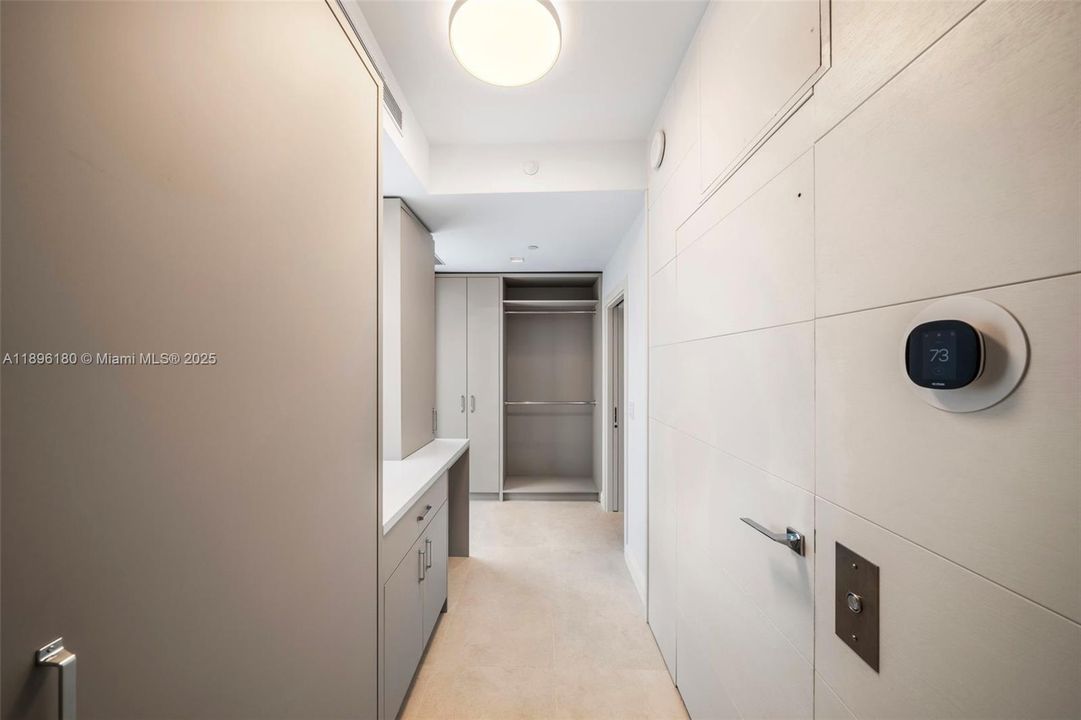 На продажу: $10,000,000 (4 спален, 3 ванн, 2779 Квадратных фут)