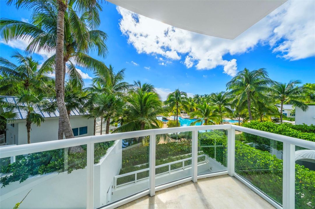 На продажу: $10,000,000 (4 спален, 3 ванн, 2779 Квадратных фут)