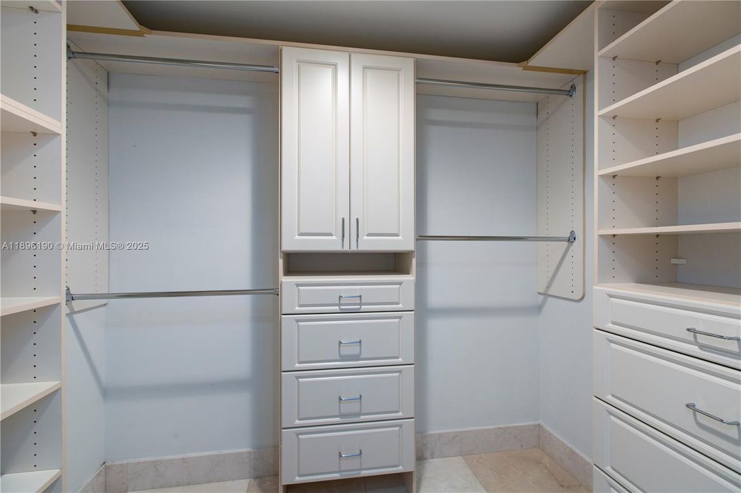 最近租的: $11,995 (2 贝兹, 3 浴室, 1929 平方英尺)