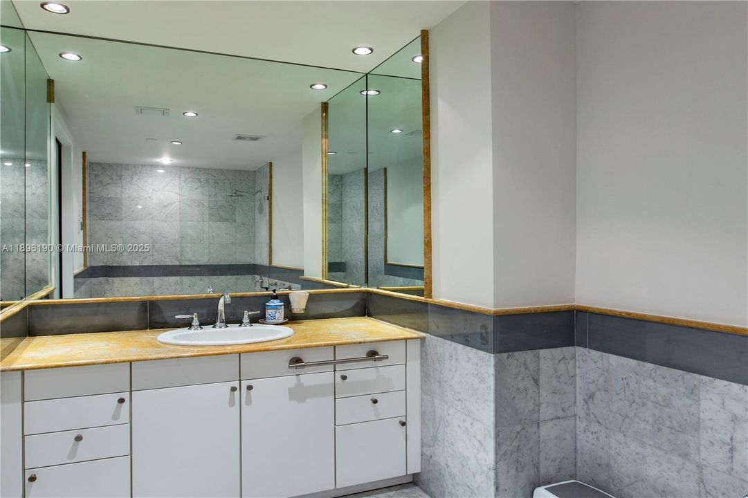 最近租的: $11,995 (2 贝兹, 3 浴室, 1929 平方英尺)