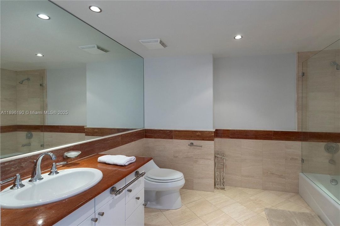 最近租的: $11,995 (2 贝兹, 3 浴室, 1929 平方英尺)