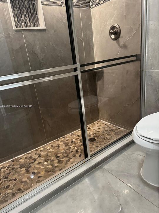 Recently Rented: $2,350 (3 beds, 2 baths, 1168 Square Feet)