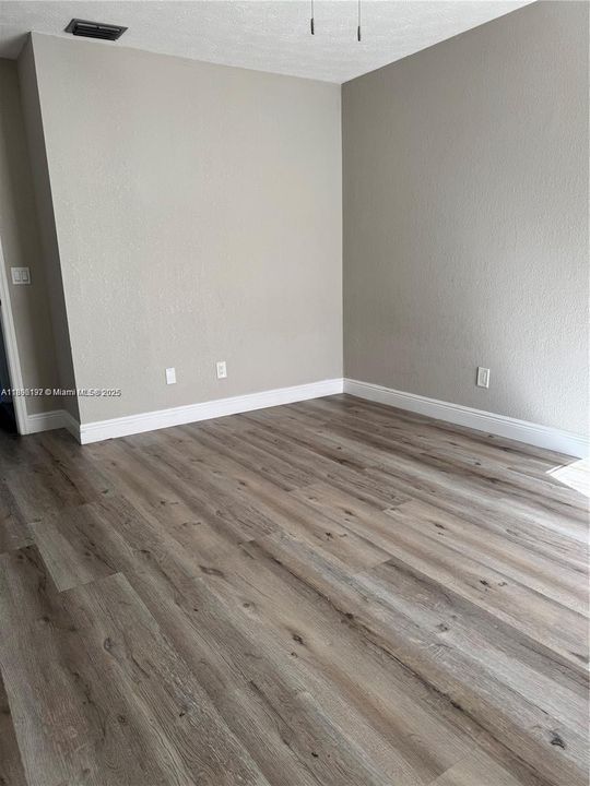 Recently Rented: $2,350 (3 beds, 2 baths, 1168 Square Feet)
