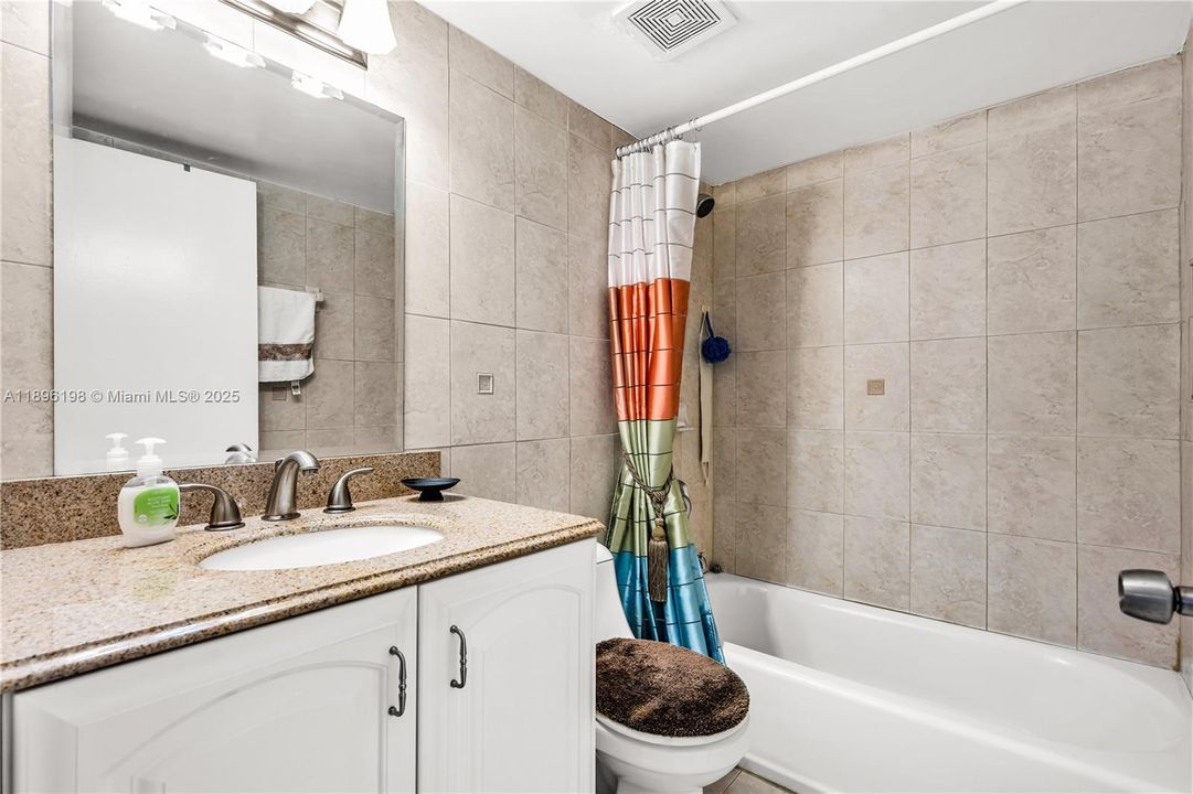 Active With Contract: $2,250 (2 beds, 2 baths, 992 Square Feet)