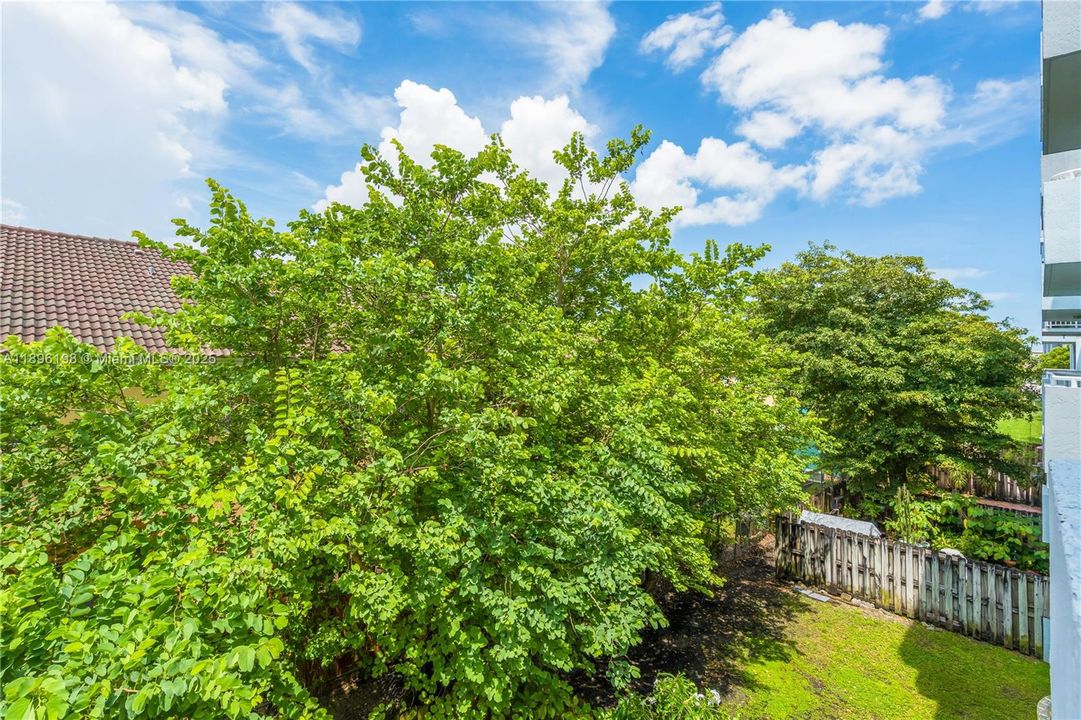 Active With Contract: $2,250 (2 beds, 2 baths, 992 Square Feet)