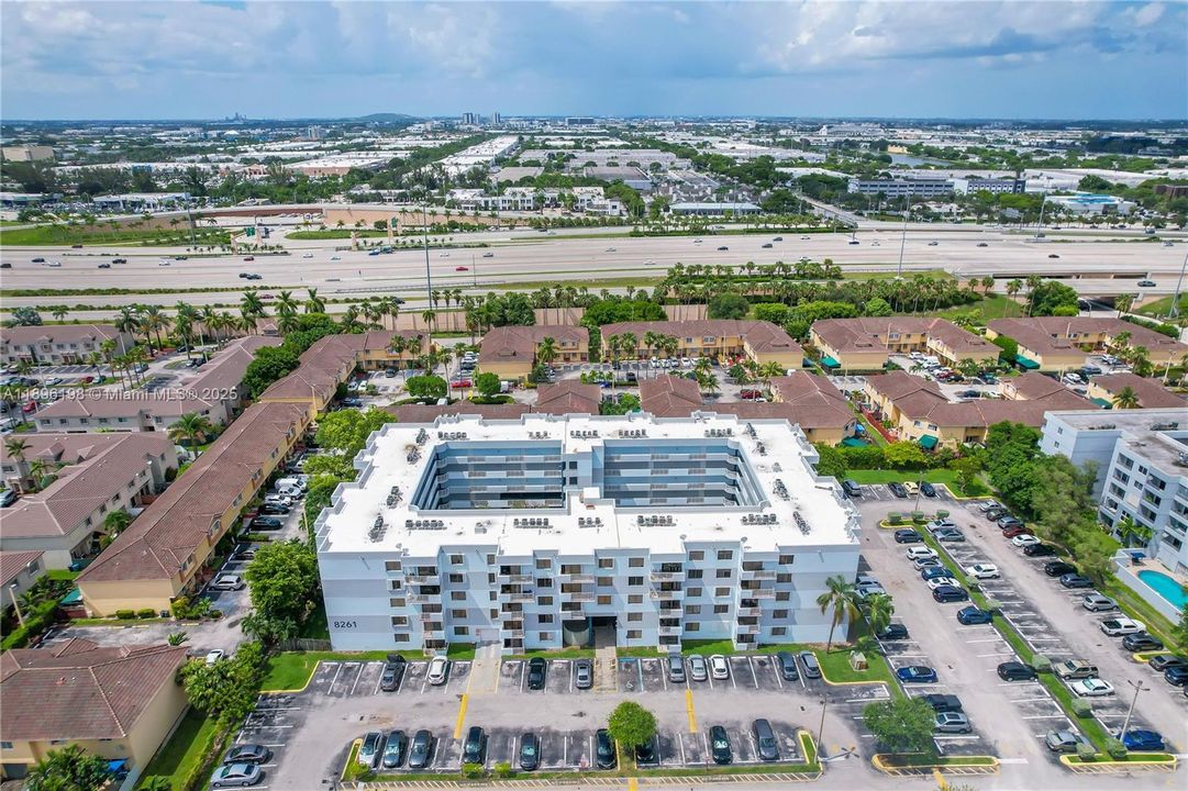 Active With Contract: $2,250 (2 beds, 2 baths, 992 Square Feet)