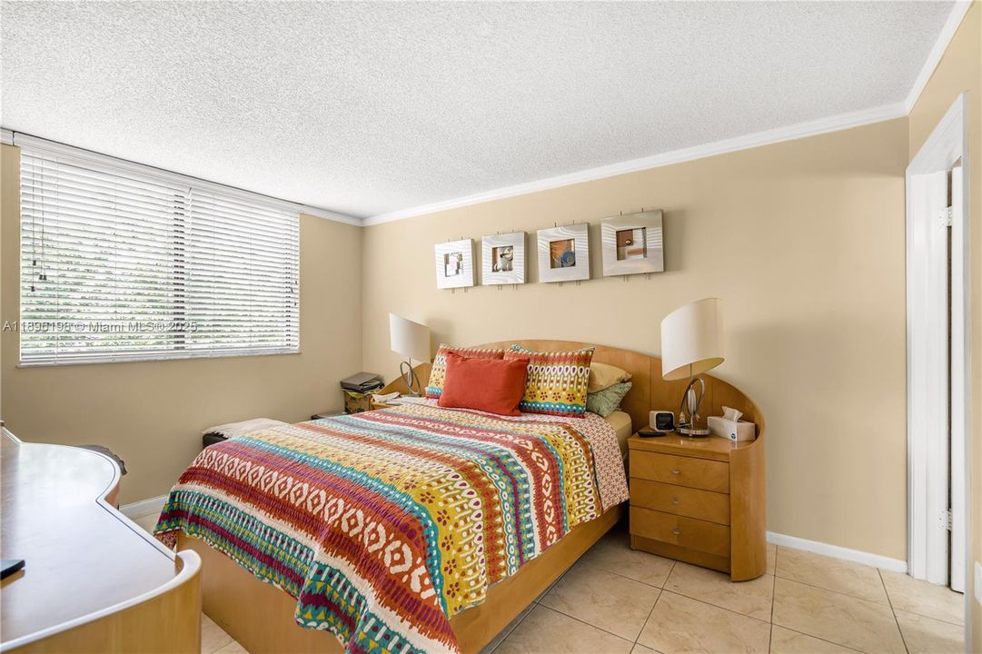 Active With Contract: $2,250 (2 beds, 2 baths, 992 Square Feet)